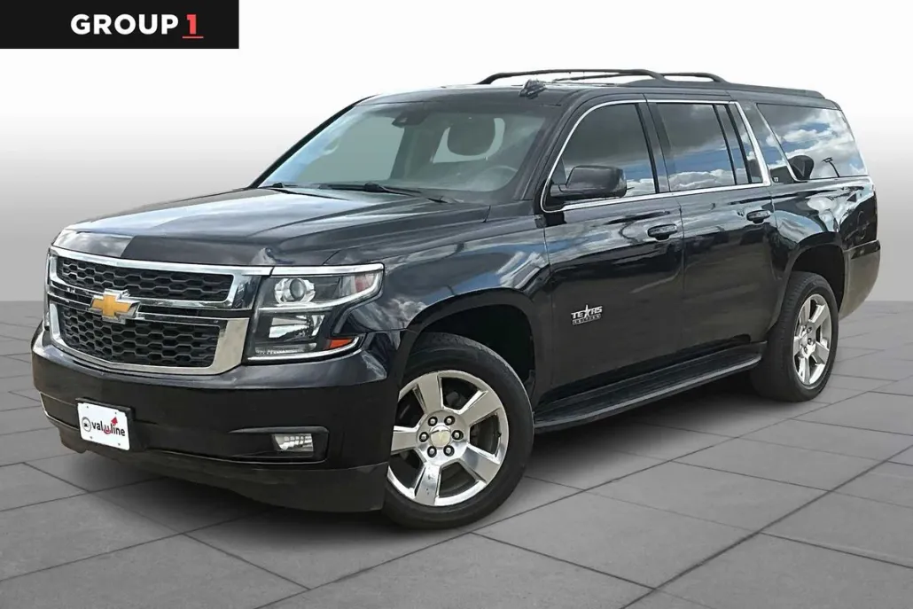 2019 Chevrolet Suburban LT photo 1