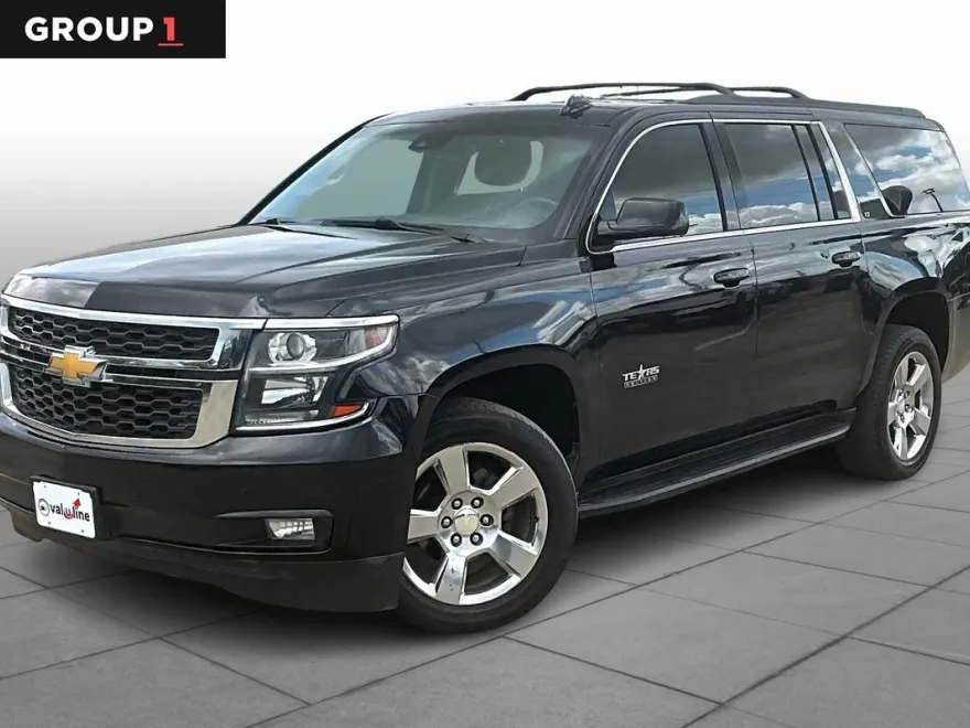 2019 Chevrolet Suburban LT photo 1