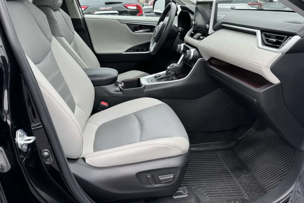 2022 Toyota RAV4 Hybrid Limited photo 1