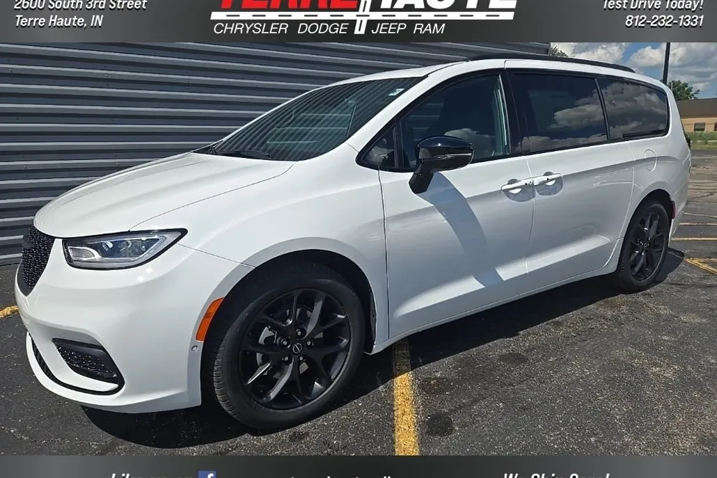 2025 Chrysler Pacifica Limited photo 1