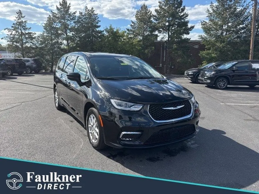 2024 Chrysler Pacifica Touring L photo 1