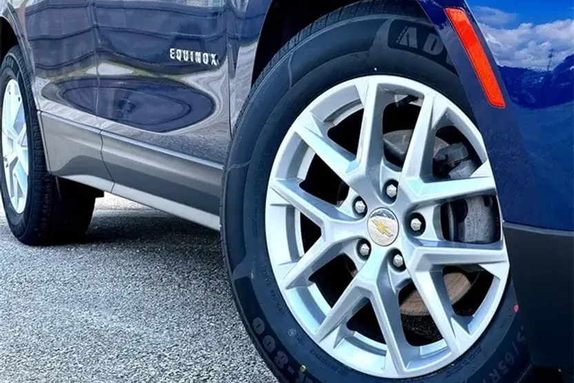 2022 Chevrolet Equinox LS photo 1