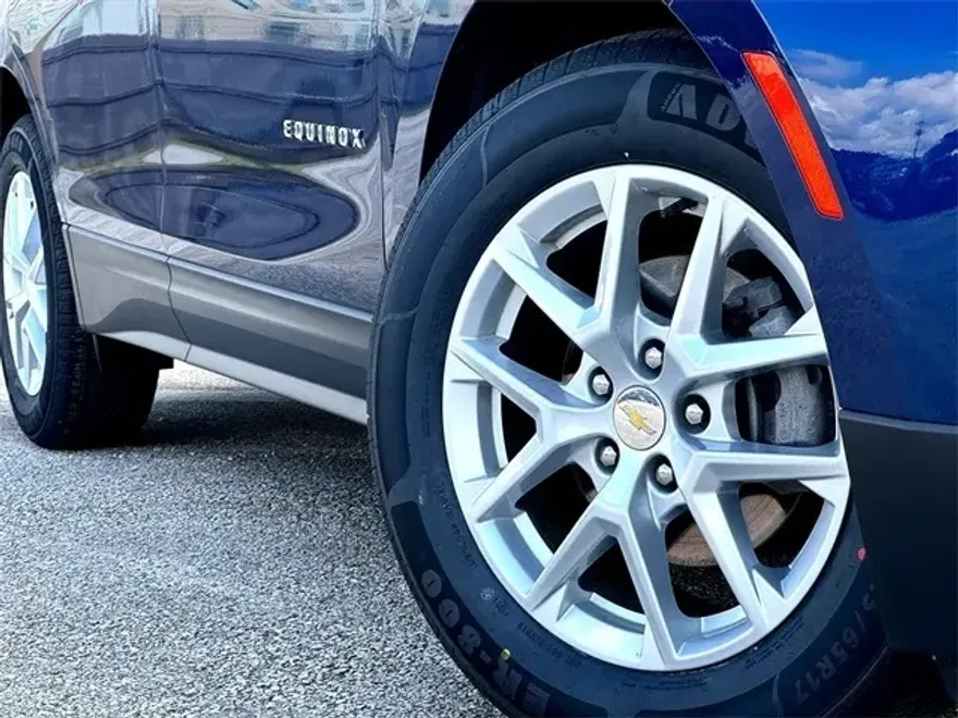 2022 Chevrolet Equinox LS photo 1