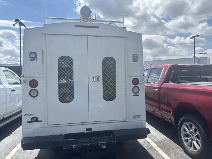 2011 Gmc Savana Cutaway 3500 photo 1