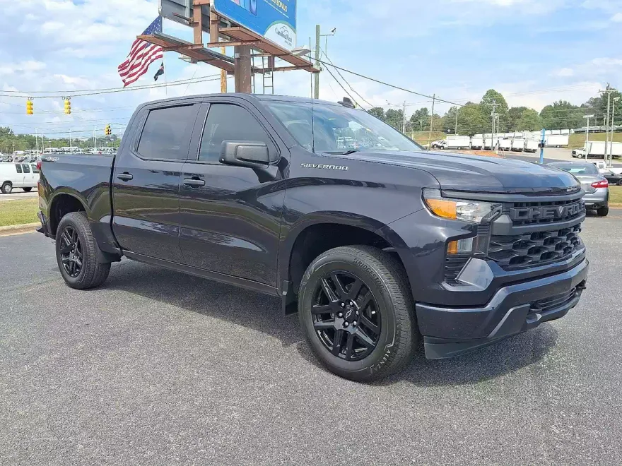 2023 Chevrolet Silverado 1500 Custom photo 1