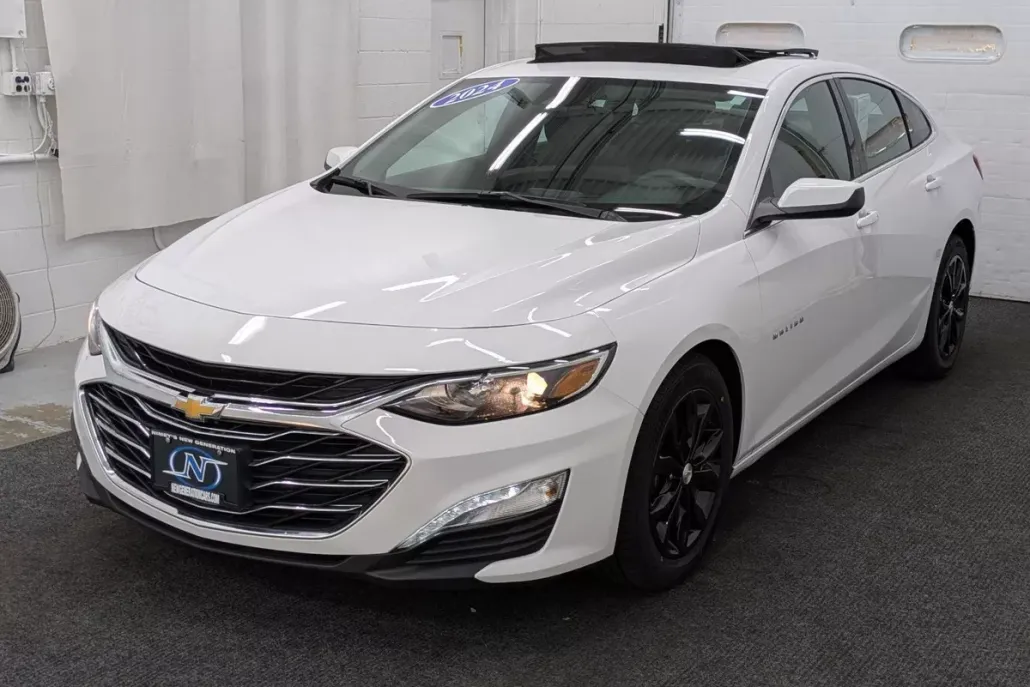 2024 Chevrolet Malibu 1LT photo 1