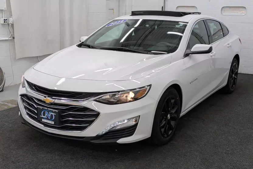 2024 Chevrolet Malibu 1LT photo 1