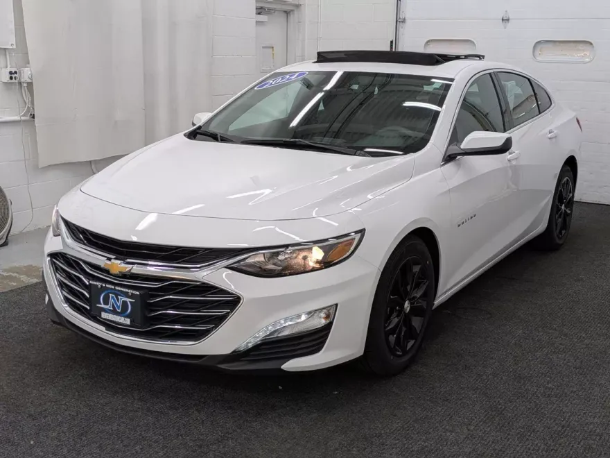 2024 Chevrolet Malibu 1LT photo 1