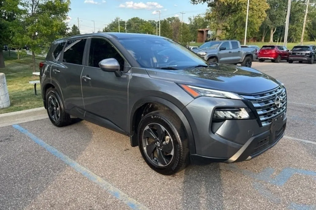 2024 Nissan Rogue SV photo 1