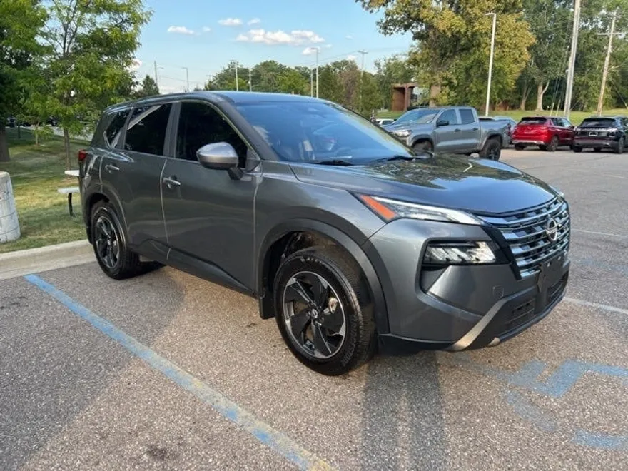 2024 Nissan Rogue SV photo 1