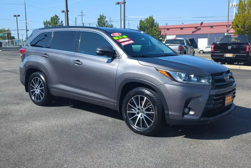 2018 Toyota Highlander SE photo 1