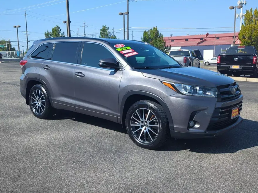 2018 Toyota Highlander SE photo 1