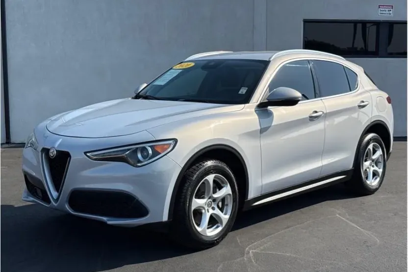 2020 Alfa Romeo Stelvio Sport photo 1