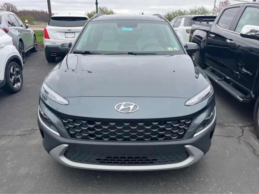 2022 Hyundai Kona SEL photo 1