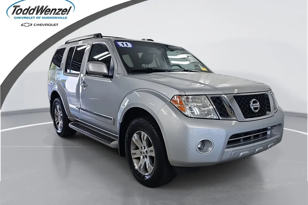 2011 Nissan Pathfinder Silver Edition photo 1