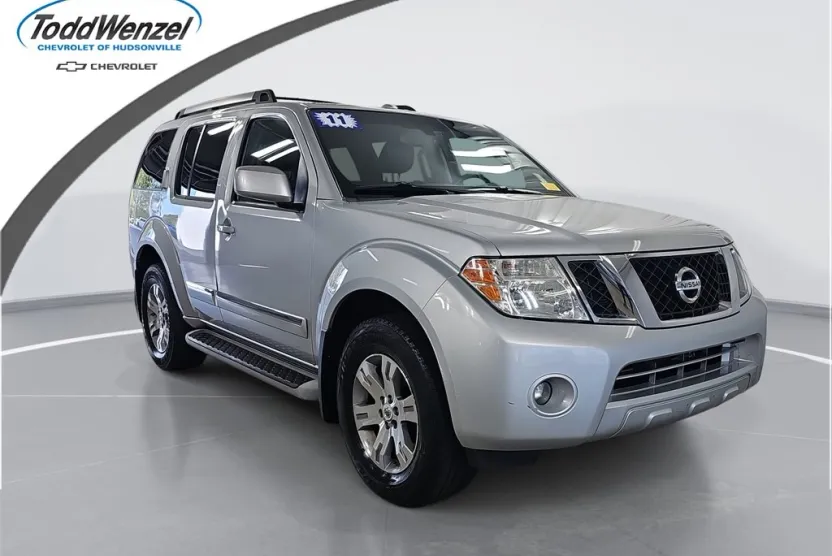 2011 Nissan Pathfinder Silver Edition photo 1