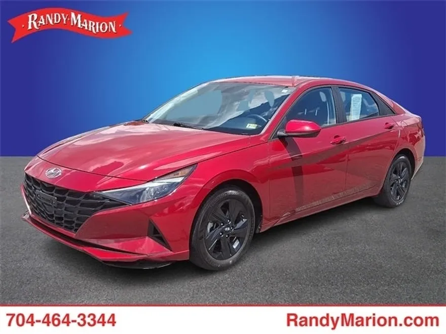 2023 Hyundai Elantra SEL photo 1