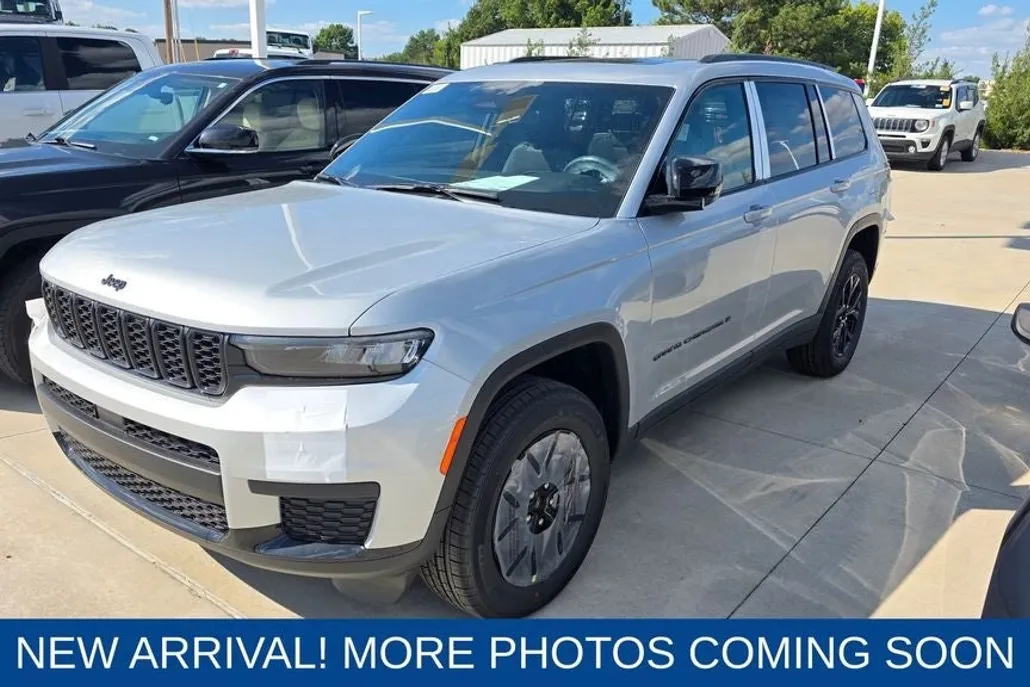 2025 Jeep Grand Cherokee Altitude photo 1