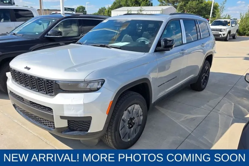 2025 Jeep Grand Cherokee Altitude photo 1