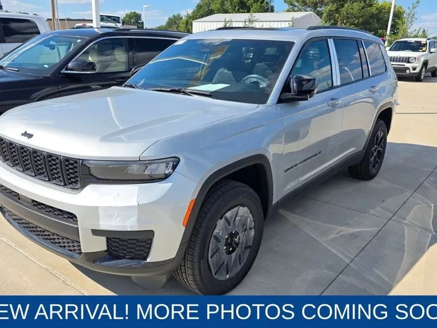 2025 Jeep Grand Cherokee Altitude photo 1