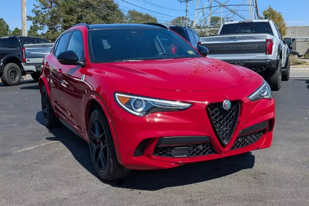 2022 Alfa Romeo Stelvio Quadrifoglio photo 1