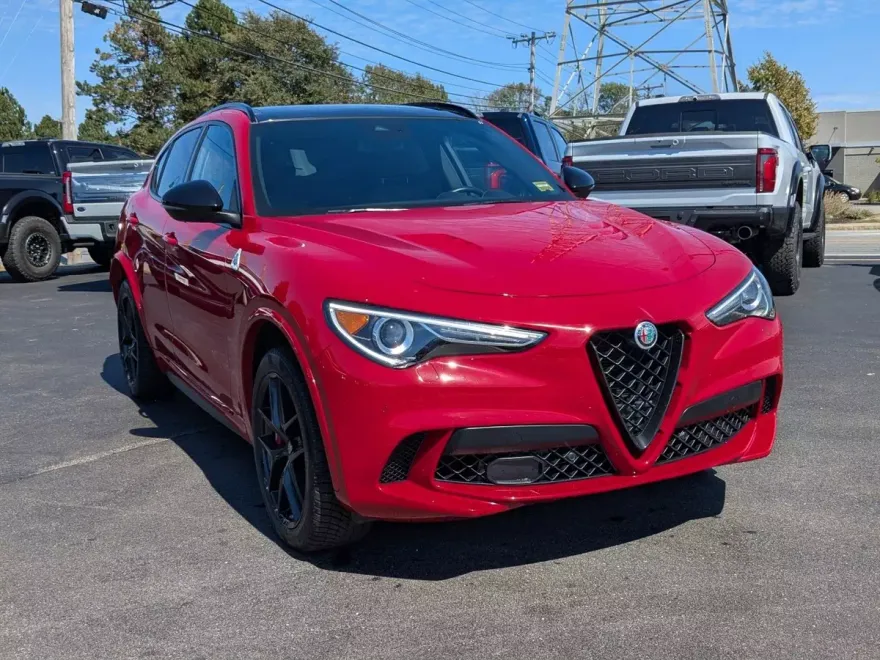 2022 Alfa Romeo Stelvio Quadrifoglio photo 1