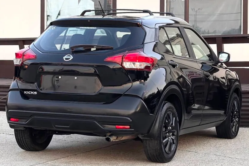 2018 Nissan Kicks S photo 1