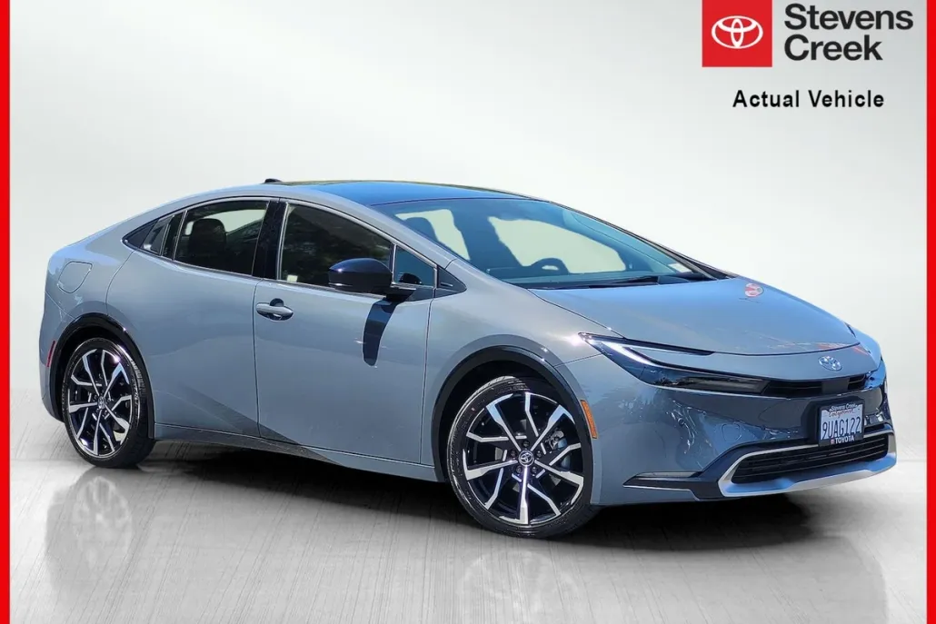 2025 Toyota Prius Plug-in XSE photo 1