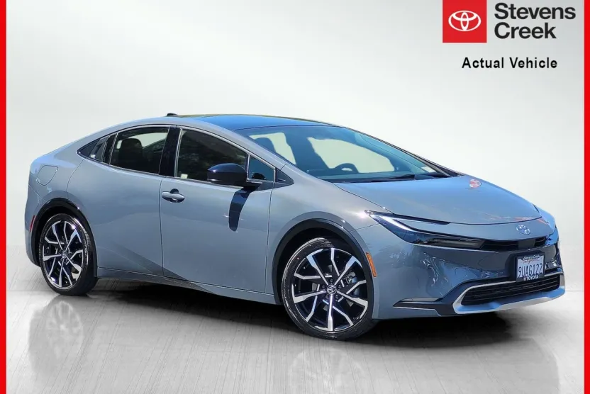 2025 Toyota Prius Plug-in XSE photo 1