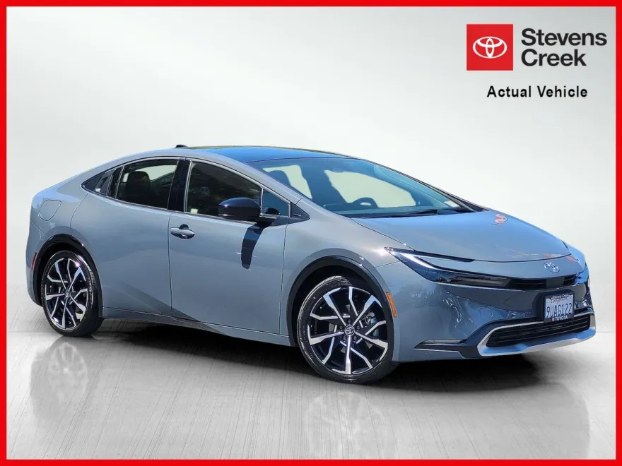 2025 Toyota Prius Plug-in XSE photo 1