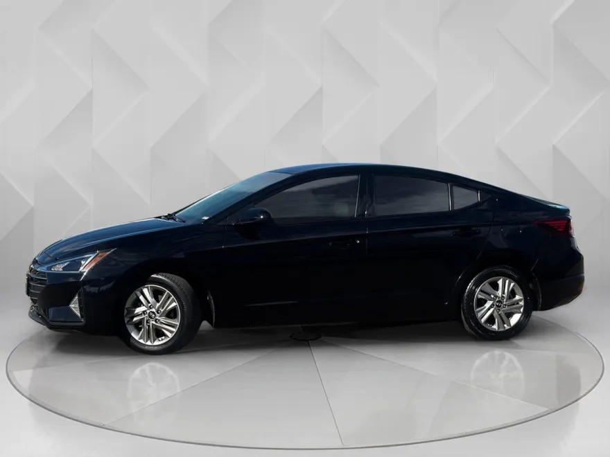 2020 Hyundai Elantra SEL photo 1
