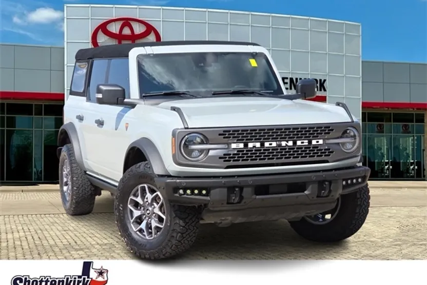 2023 Ford Bronco Badlands photo 1
