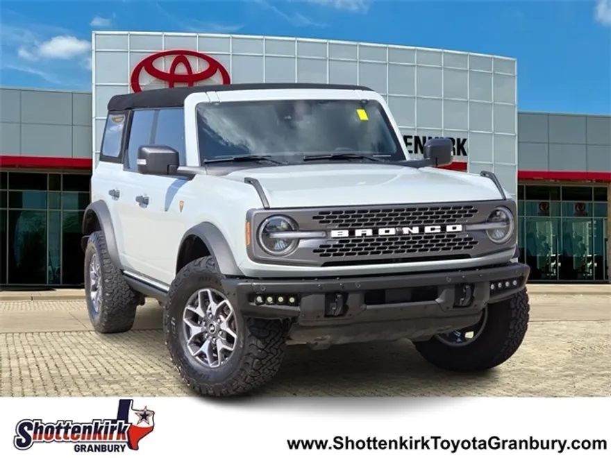 2023 Ford Bronco Badlands photo 1
