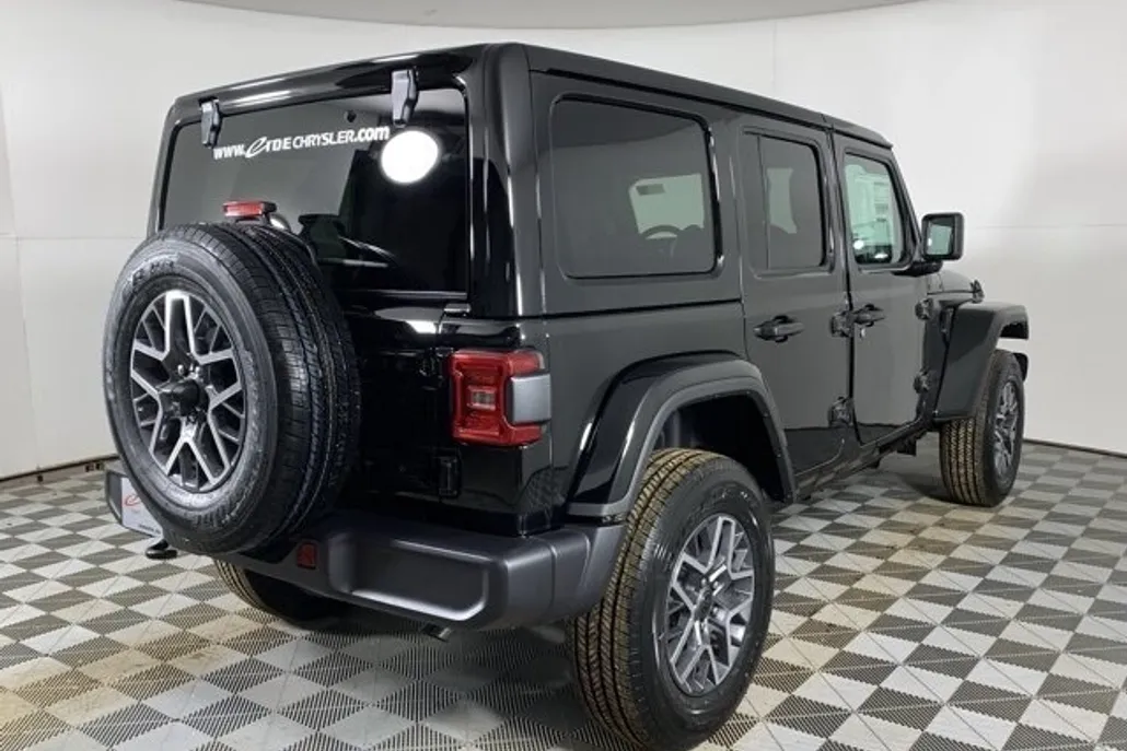 2025 Jeep Wrangler Sahara photo 1