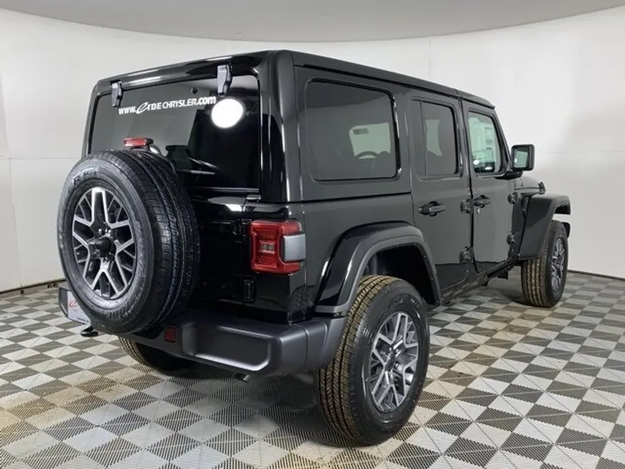 2025 Jeep Wrangler Sahara photo 1