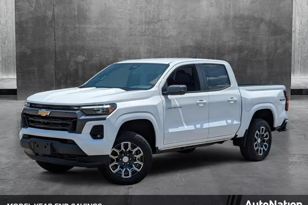 2024 Chevrolet Colorado LT photo 1