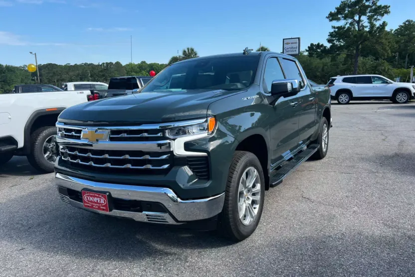 2025 Chevrolet Silverado 1500 LTZ photo 1
