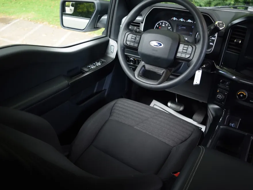 2023 Ford F-150 XL photo 1