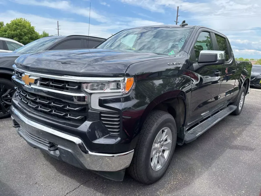 2024 Chevrolet Silverado 1500 LT photo 1