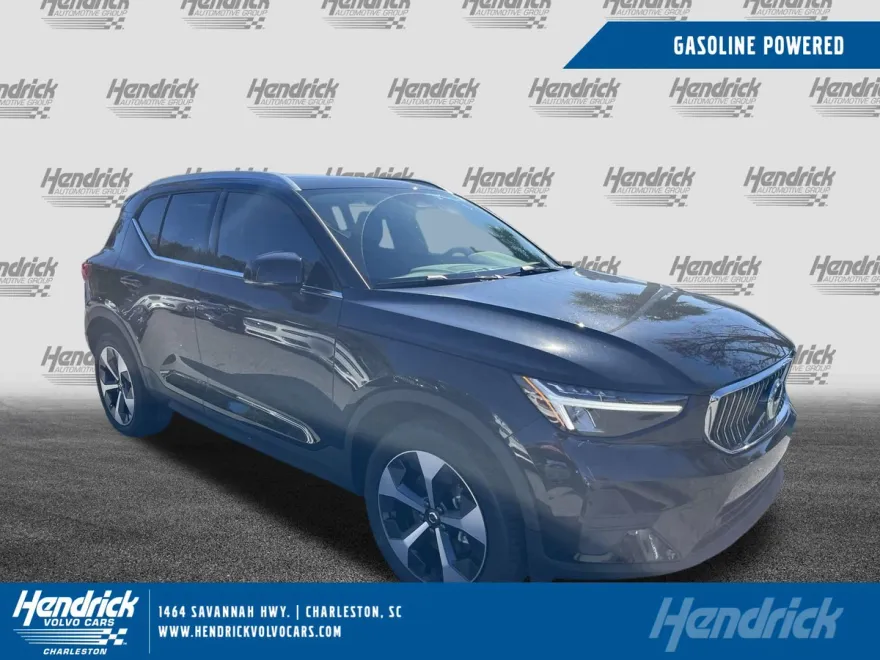 2025 Volvo XC40 Core photo 1