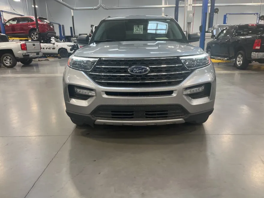 2023 Ford Explorer XLT photo 1