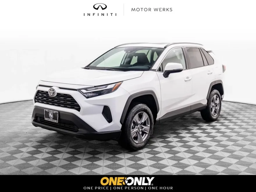 2024 Toyota RAV4 XLE photo 1