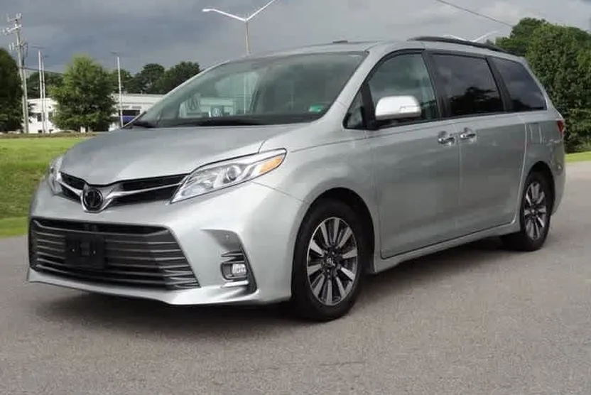 2020 Toyota Sienna Limited Premium photo 1