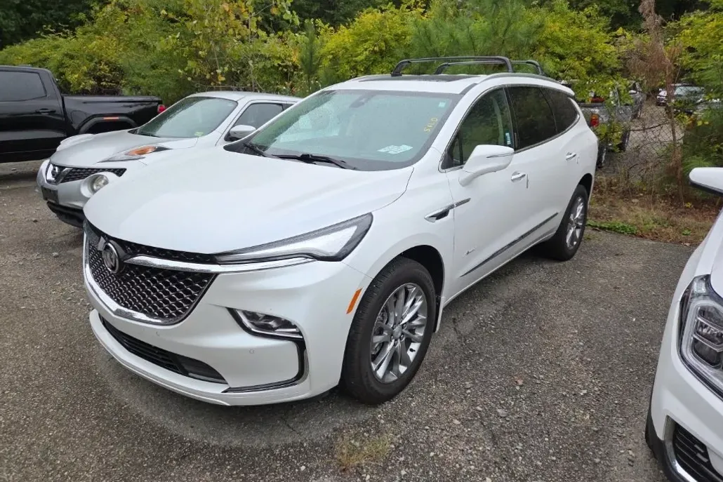 2022 Buick Enclave Avenir photo 1