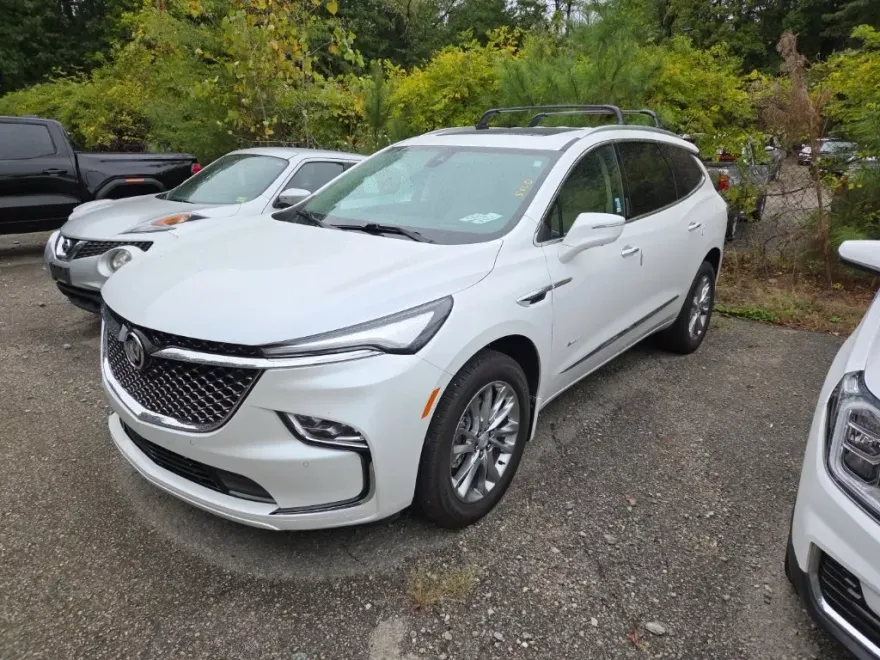 2022 Buick Enclave Avenir photo 1