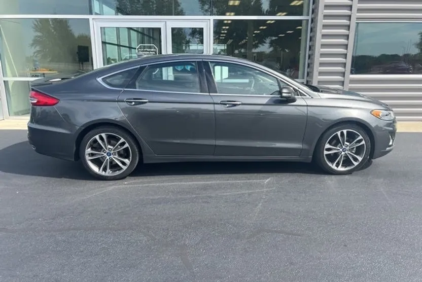2019 Ford Fusion Titanium photo 1