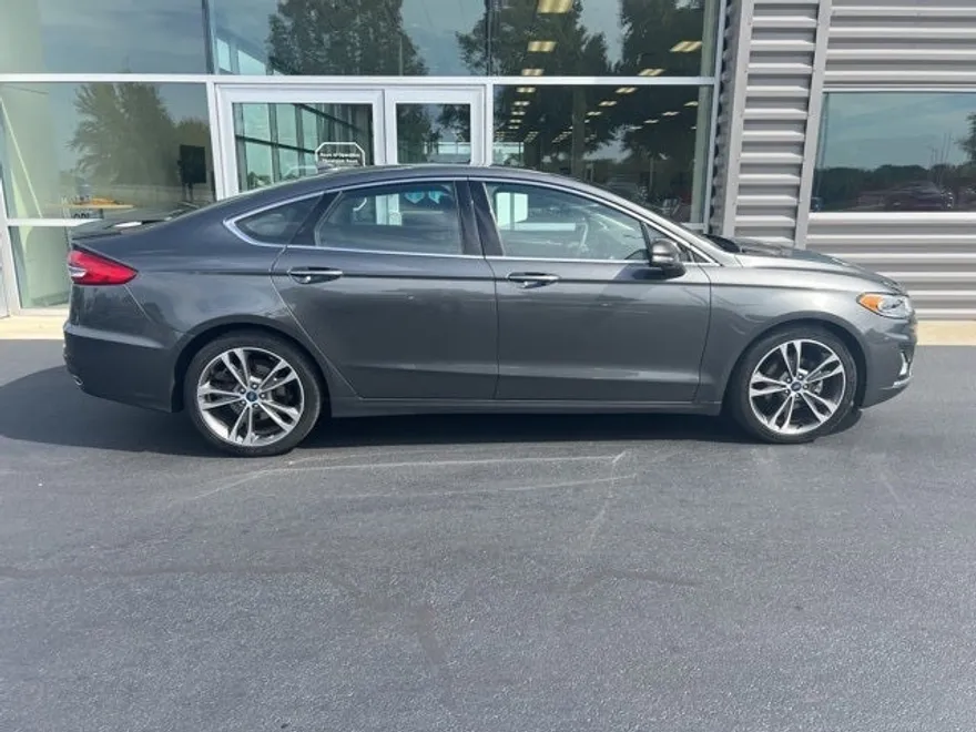 2019 Ford Fusion Titanium photo 1