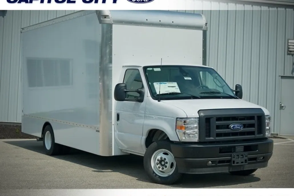 2025 Ford E-450 Cutaway Chassis Cab photo 1