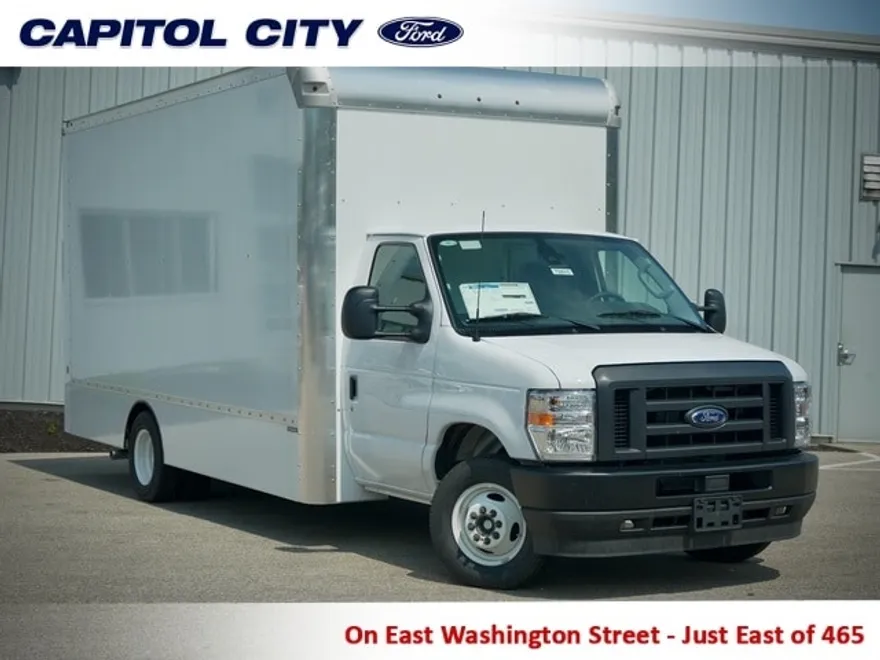 2025 Ford E-450 Cutaway Chassis Cab photo 1