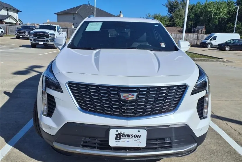 2022 Cadillac XT4 Premium Luxury photo 1